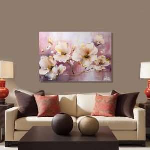 Cuadro decorativo floral con flores crema y fondo rosa difuminado.